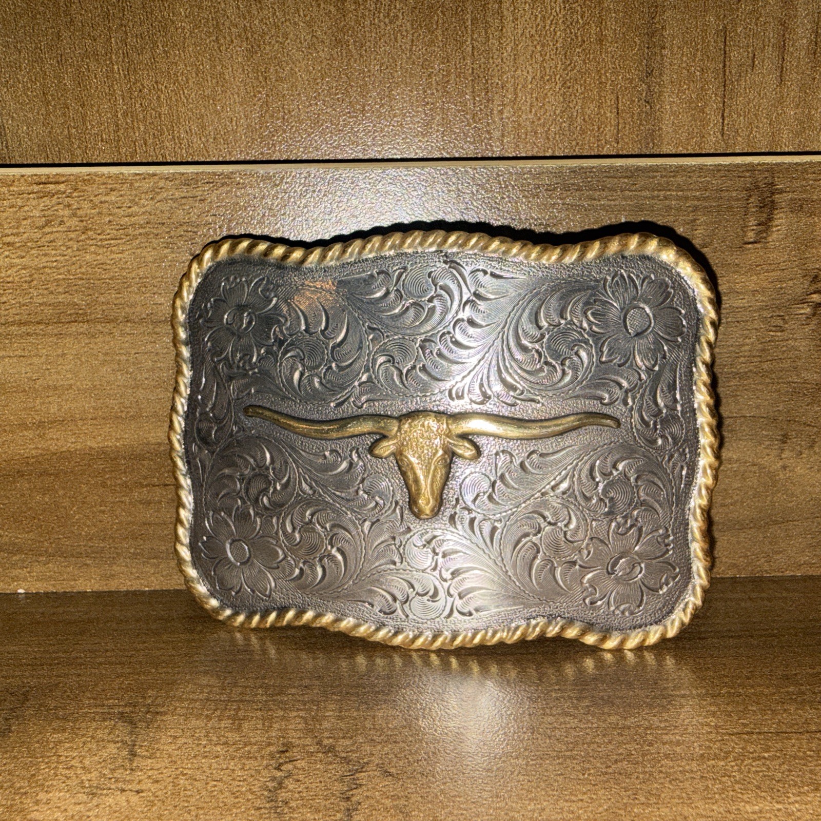 WESTERN STYLE BELT BUCKLE WITH LONGHORN IN THE CENTER