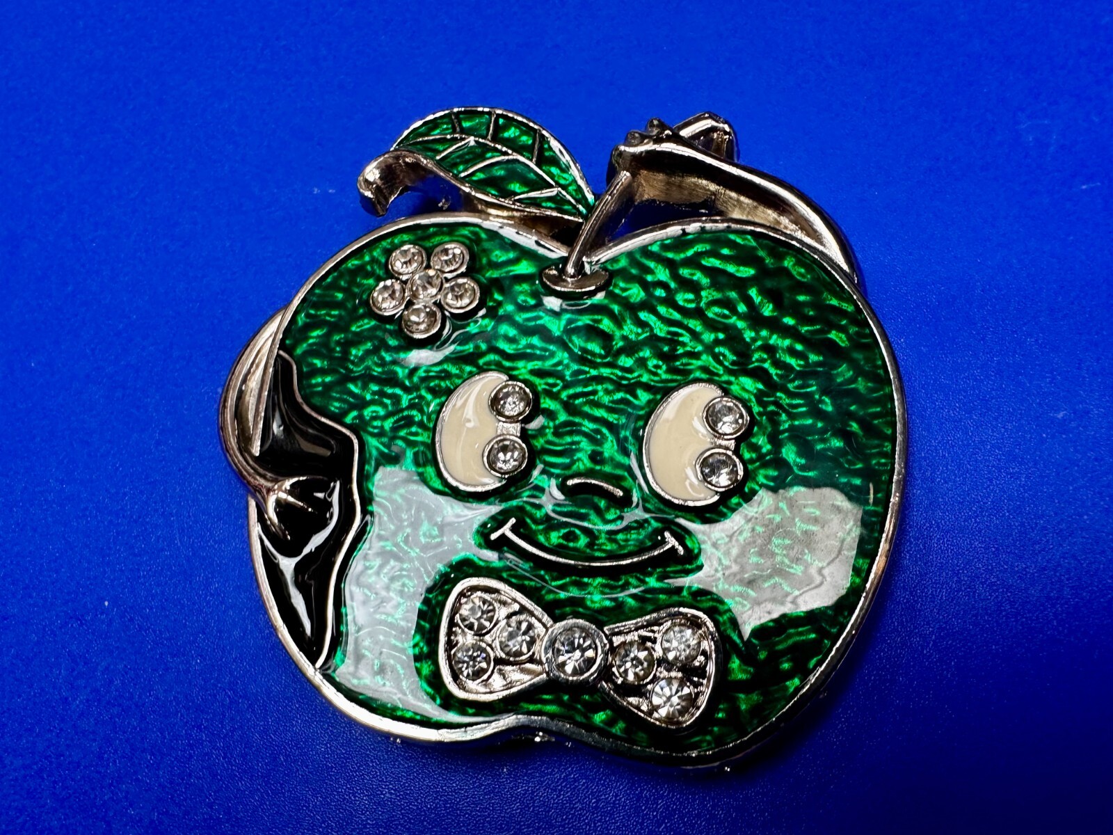 Scared Green Apple Face – Rhinestones Accented Cartoon Novelty Fun Belt Buckle