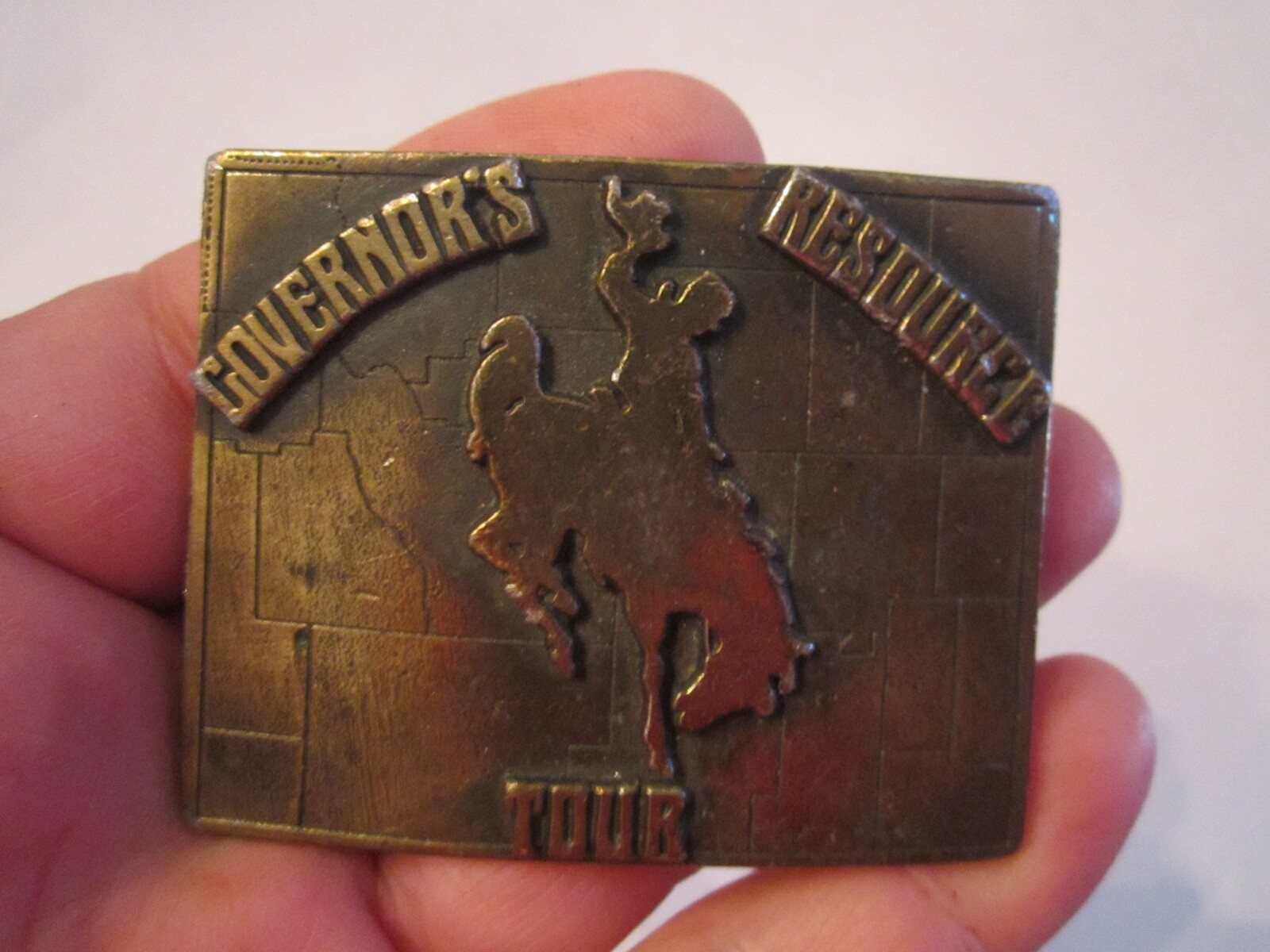 1981 GOVERNOR&rsquo;S RESOURCE TOUR BELT BUCKLE – BOX GW 4