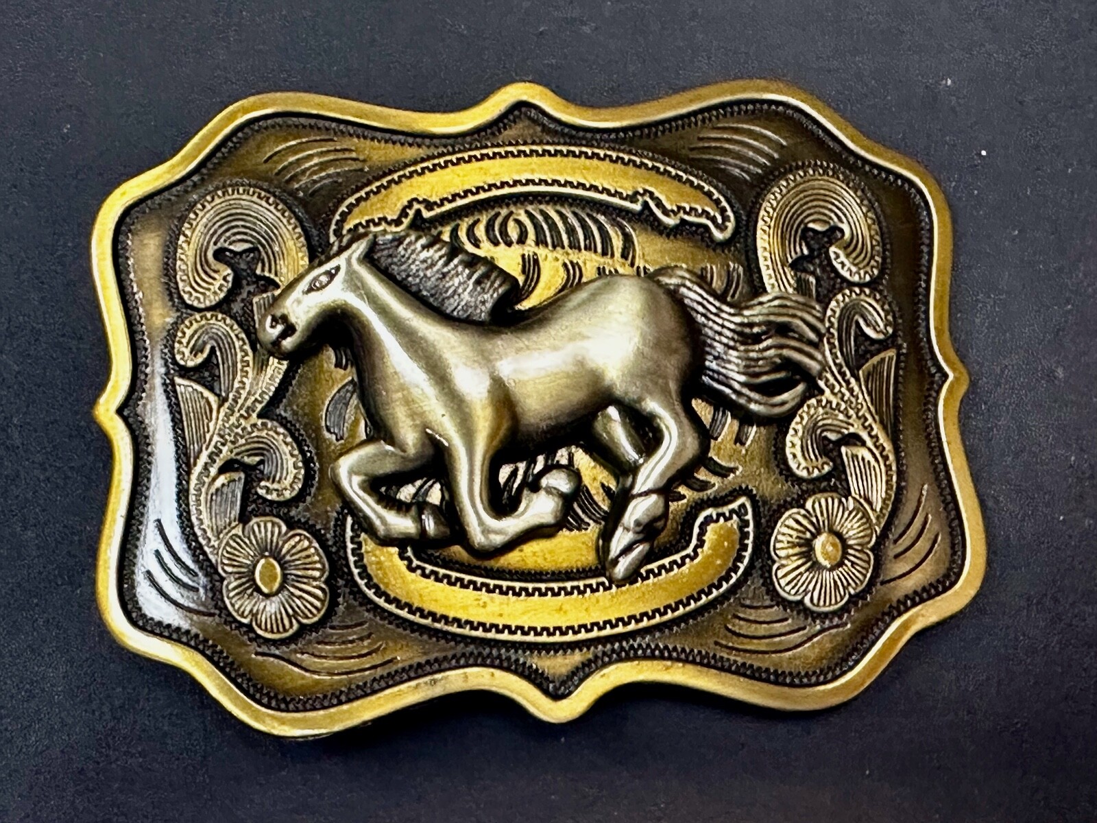Running Horse Mustang Award Trophy Style Large HUGE Rodeo Cowboys Belt Buckle