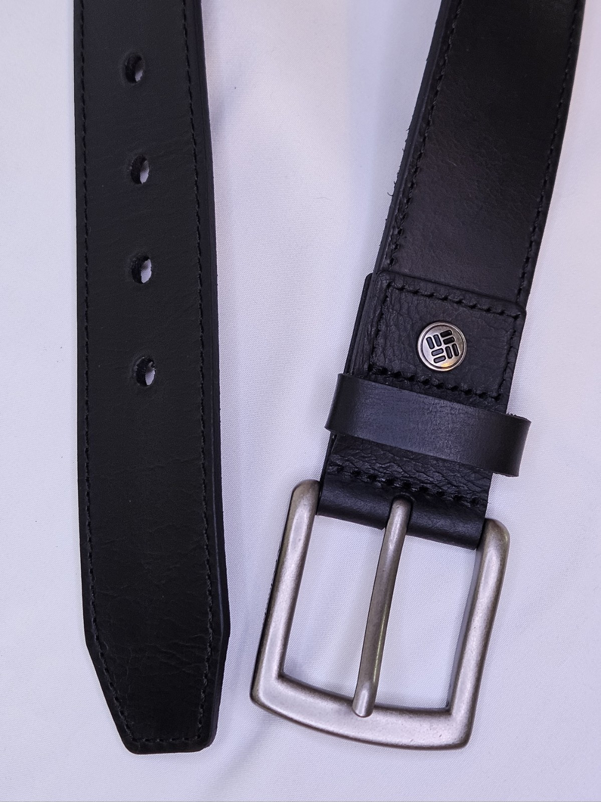 Columbia Mens Black Leather Belt Size 32&Prime;-34&Prime; Sliver Tone Buckle Casual Everyday