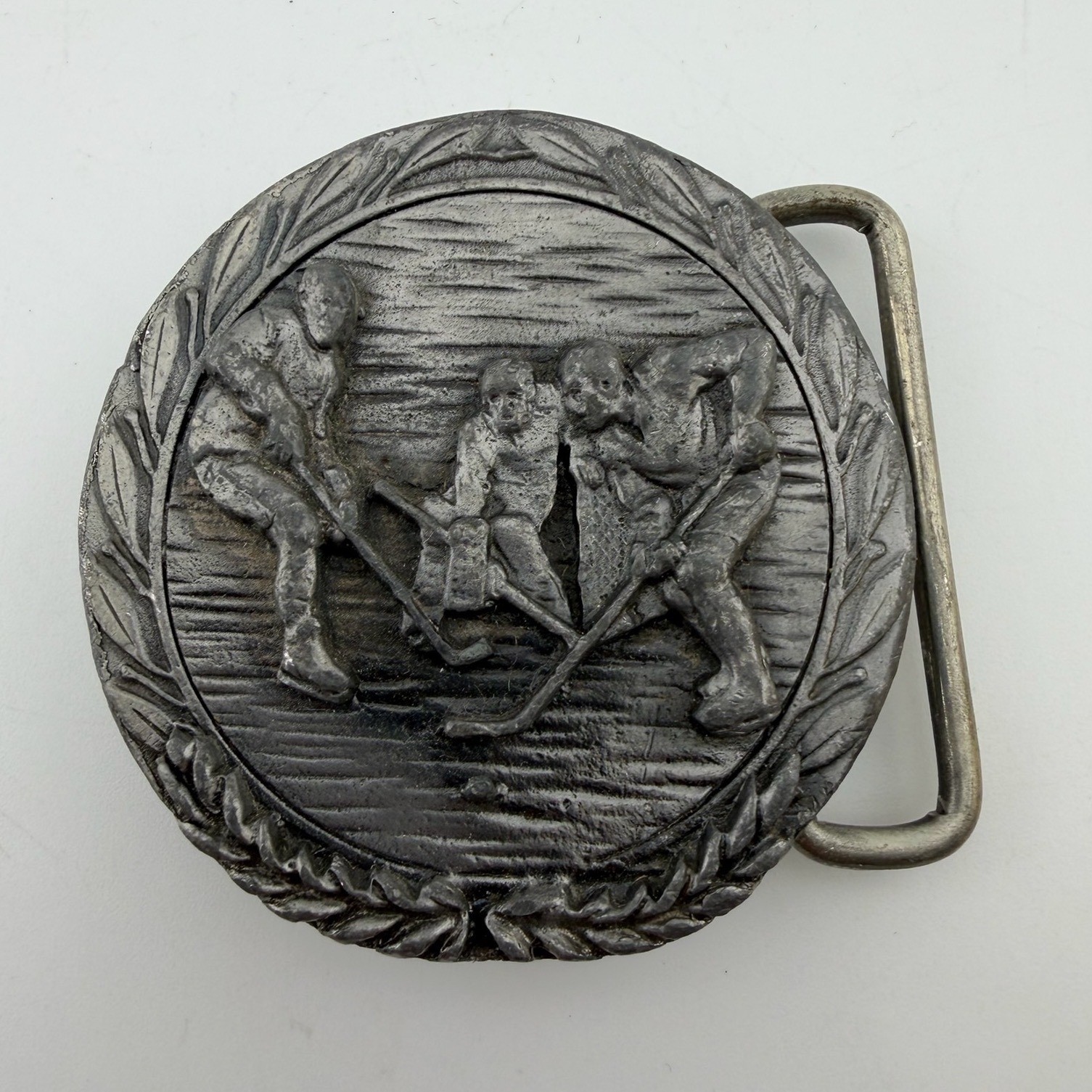 Vintage Hockey Belt Buckle Pewter/Silver Tone Vintage 3D Relief Sports Round