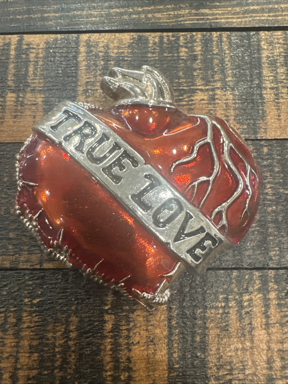 TRUE LOVE FLAMING HEART WITH BARBED WIRE BELT BUCKLE TATTOO STYLE US MADE NEW!