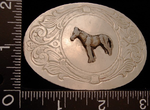 LH30164 VINTAGE ***HORSE IN CENTER*** OVAL SHAPE SILVERTONE BELT BUCKLE