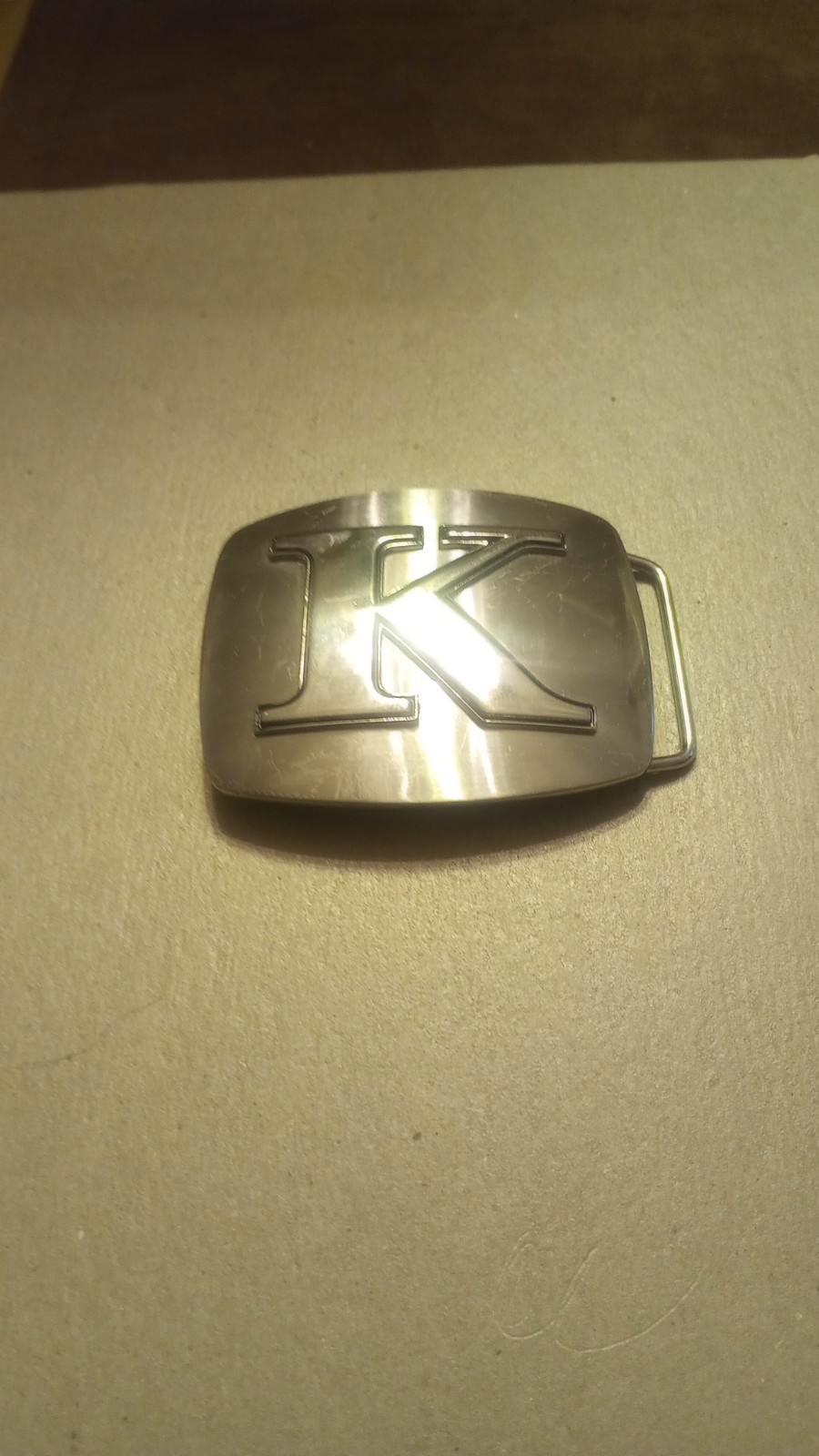 Metal Chrome Finish Monogrammed Embossed Initial « K » Belt Buckle
