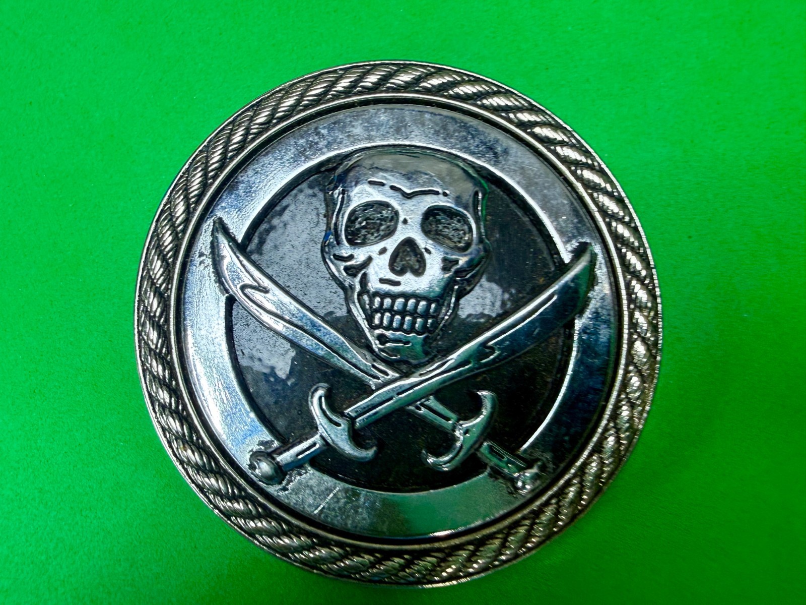 Skull and Crossed Swords Rope Pattern Border Silver Color Round Belt Buckle