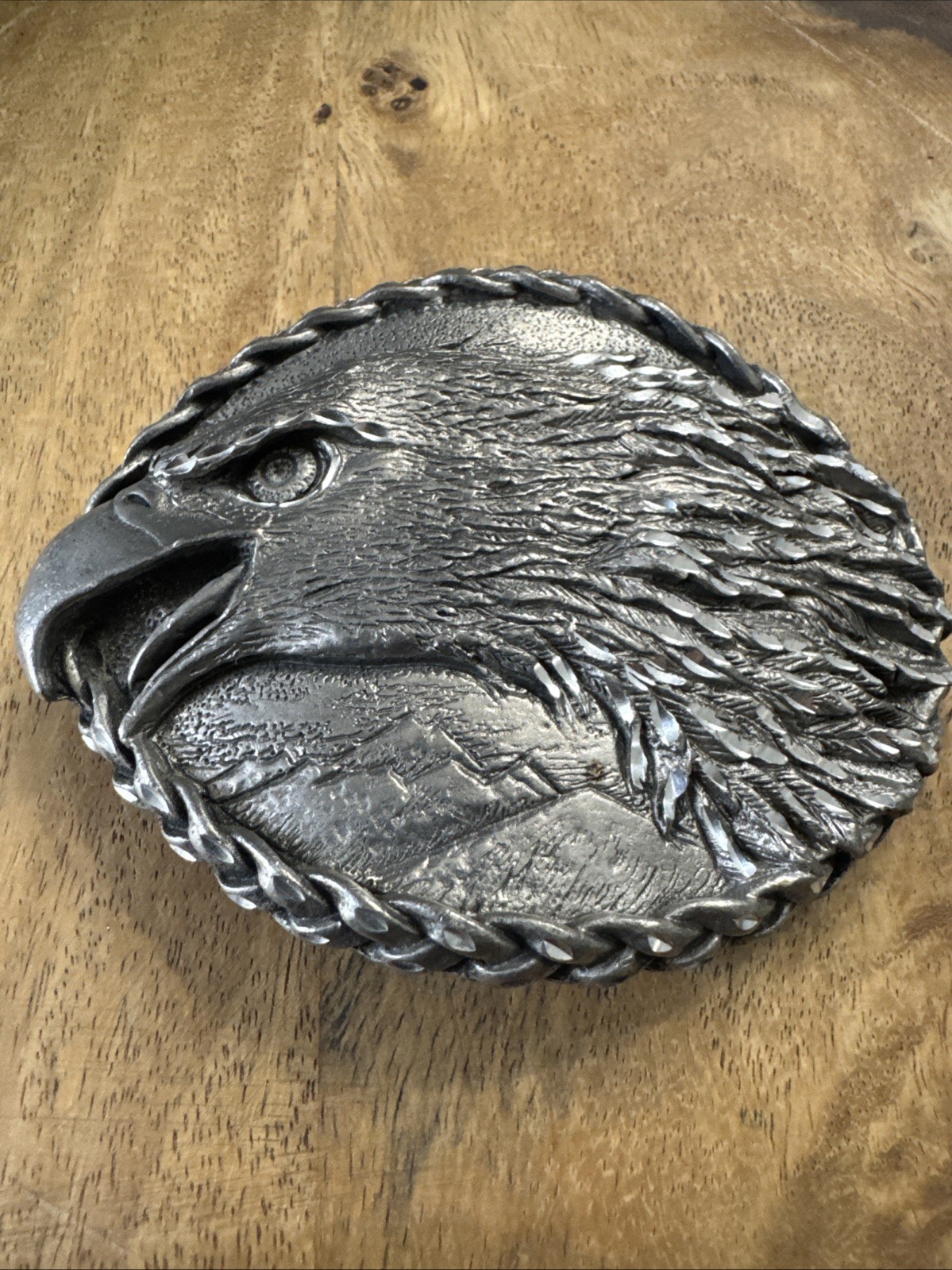 AMERICAN EAGLE HEAD ATTACKING BEAK SILVER COLOR VINTAGE 1993 EGE BELT BUCKLE USA