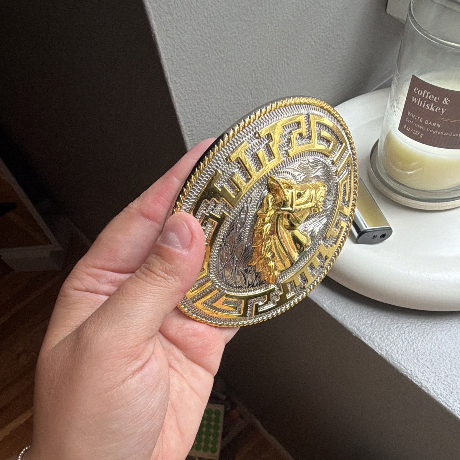 Men&rsquo;s Western Oval Belt Buckle Gold Silver Horse Head Greek Key 1.5 in