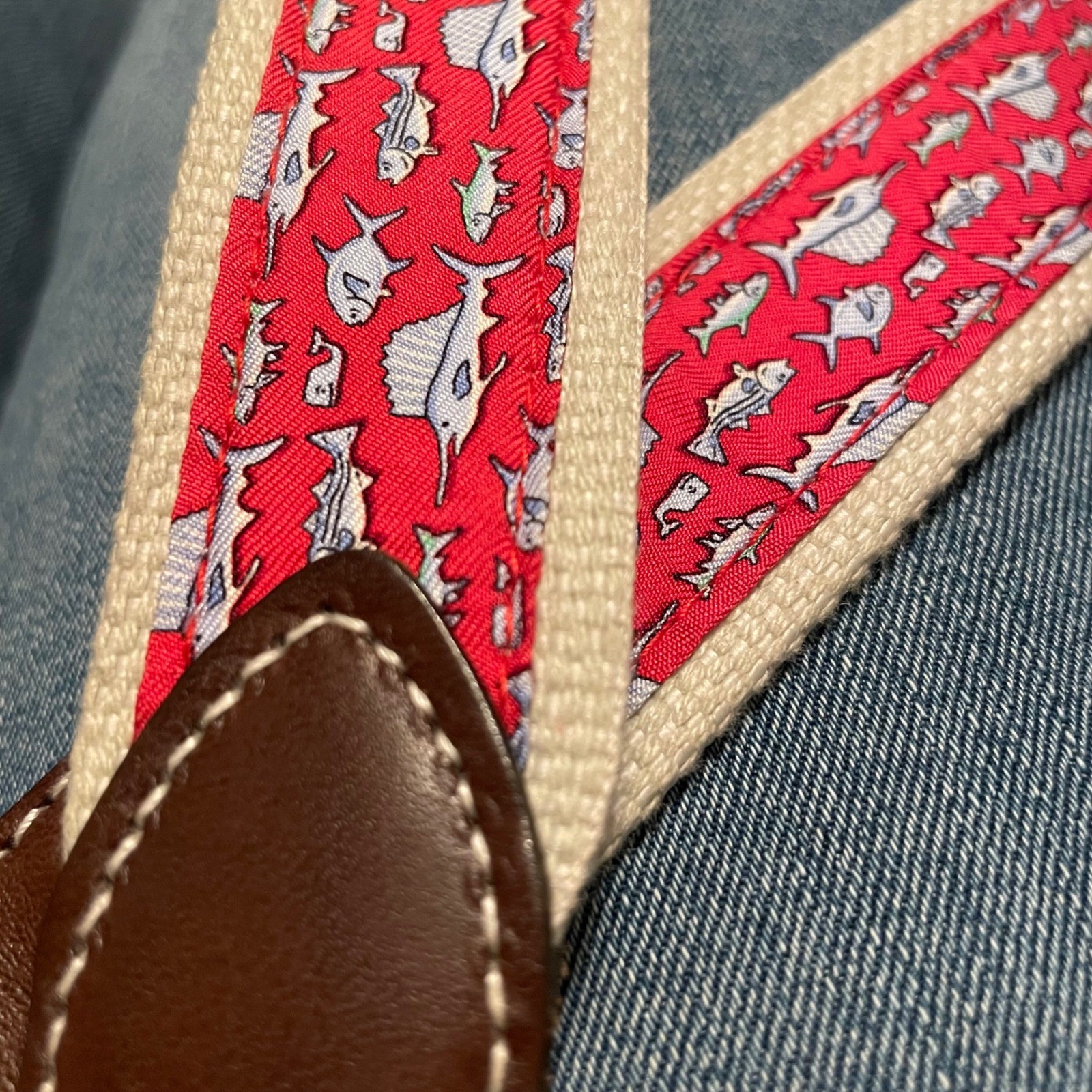 Vineyard Vines Shep & Ian 34 red fish print on silk cotton canvas brass buckle