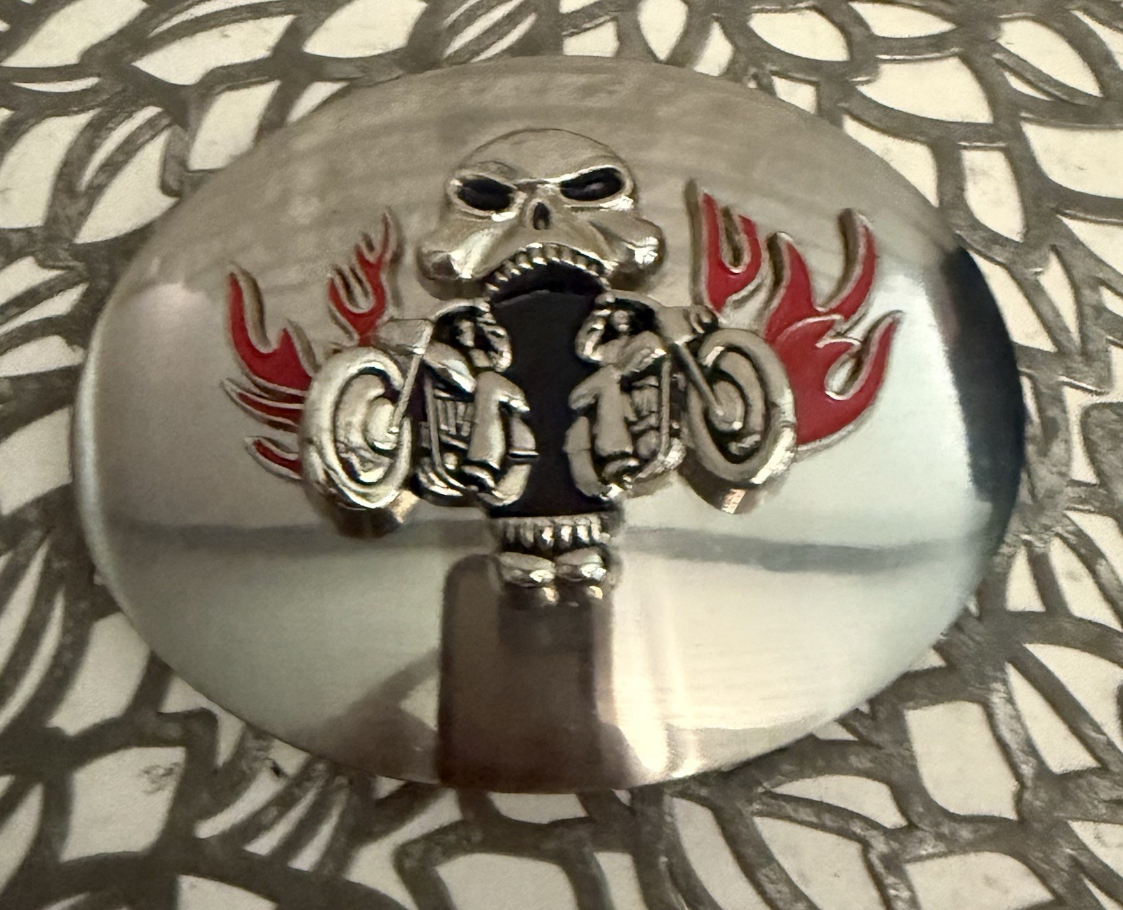 Men&rsquo;s Oval Glossy Metal Belt Buckle Skull Flames Motorcycle Western 1.5in