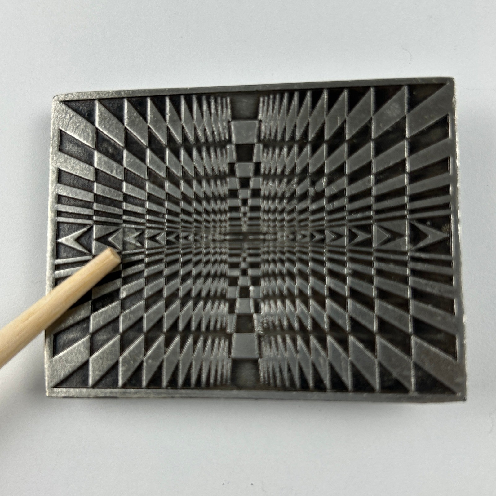 Vintage 1974 Bergamot Brass Works Op-Art Geometric Maze Z-120 Belt Buckle