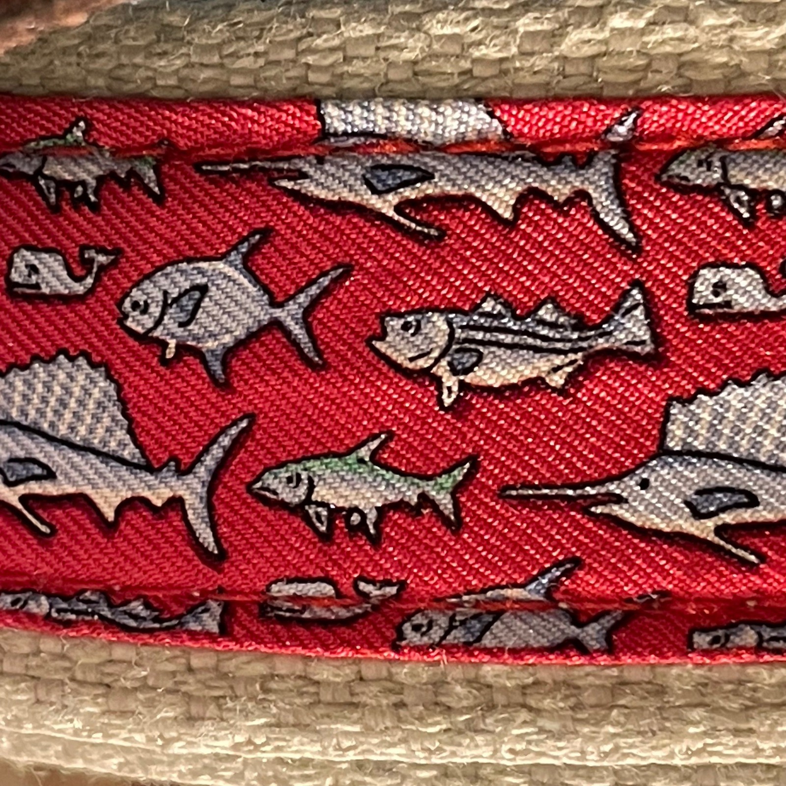 Vineyard Vines Shep & Ian 34 red fish print on silk cotton canvas brass buckle