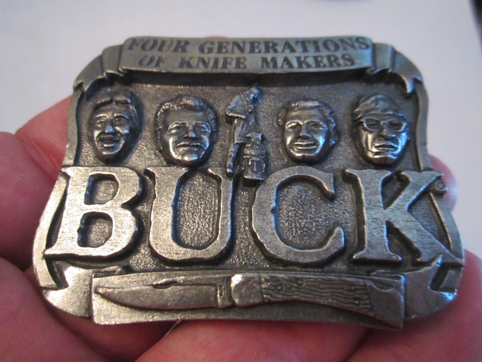 BUCK KNIVES LIMITED EDITION BELT BUCKLE – 2 3/4&Prime; X 2 1/4&Prime; – VERY HEAVY – GW8