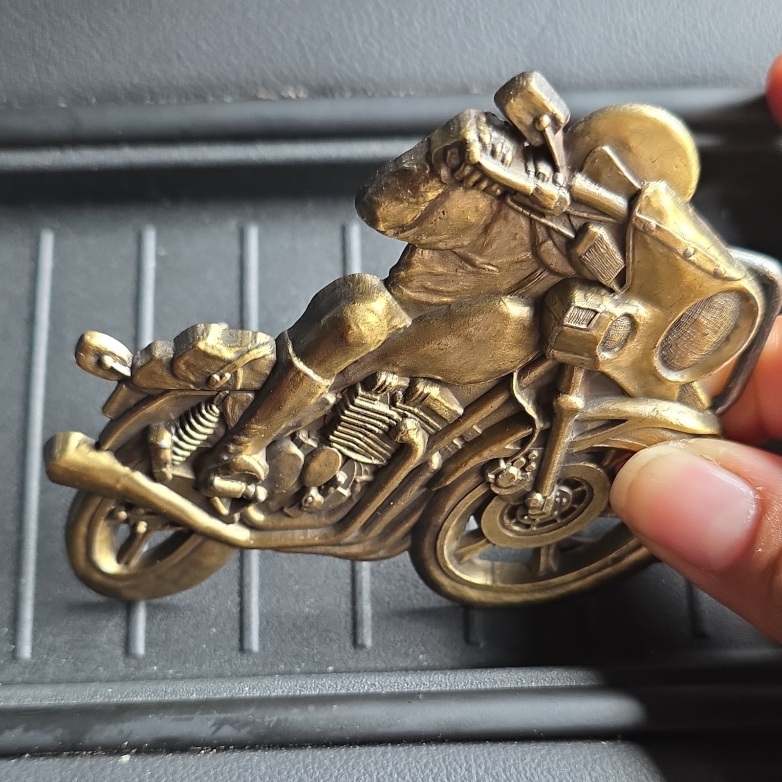 Men&rsquo;s Gold Tone Dog Motorcycle Rider Metal Belt Buckle Antique Finish 1.5in
