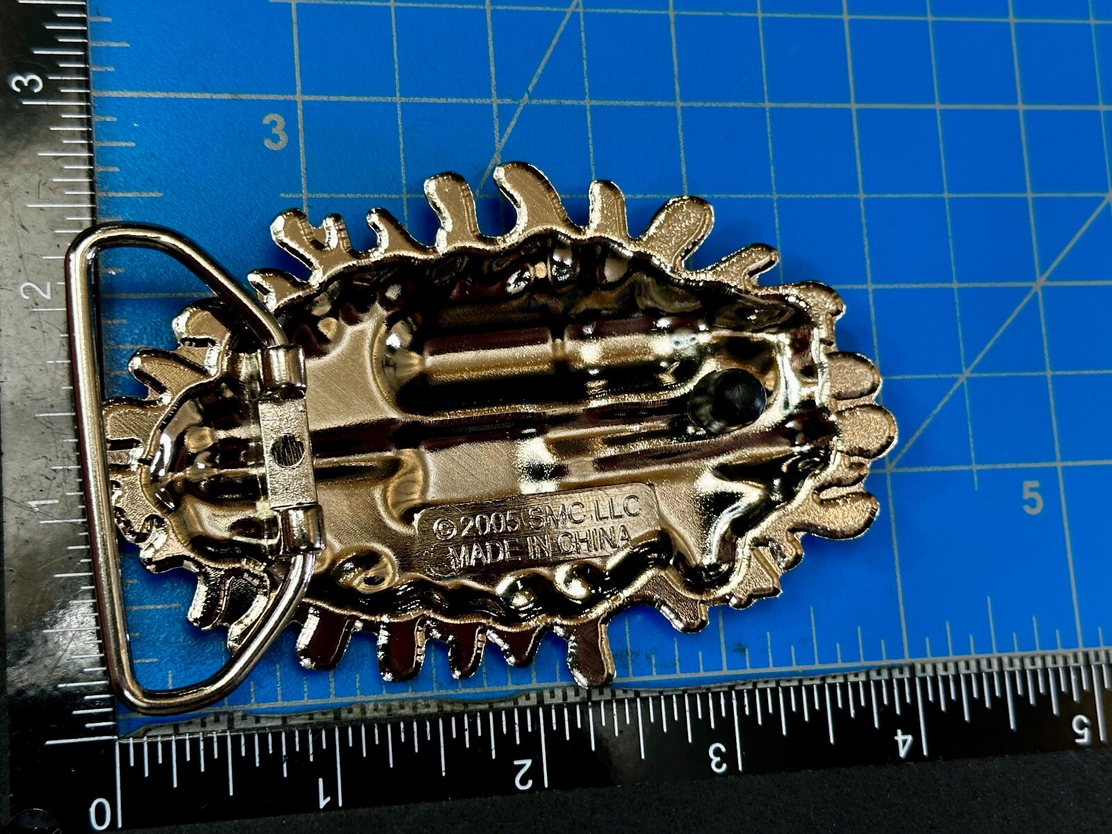 Water Squirt Gun – Alien Martian Shooter! Silver color 2005 SMC Gun Belt Buckle