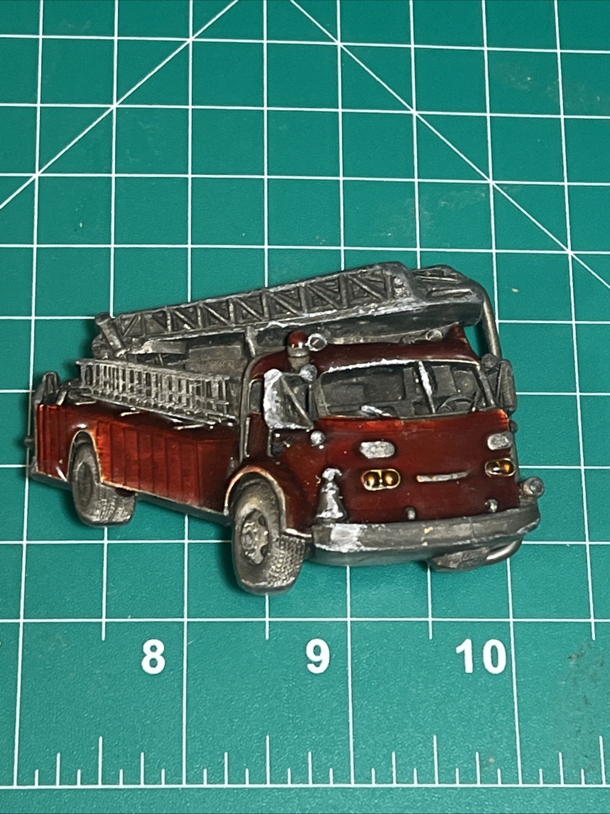 RED FIRE LADDER TRUCK SHAPED CUTOUT BELT BUCKLE BERGAMOT BRASS WORKS USA 1978