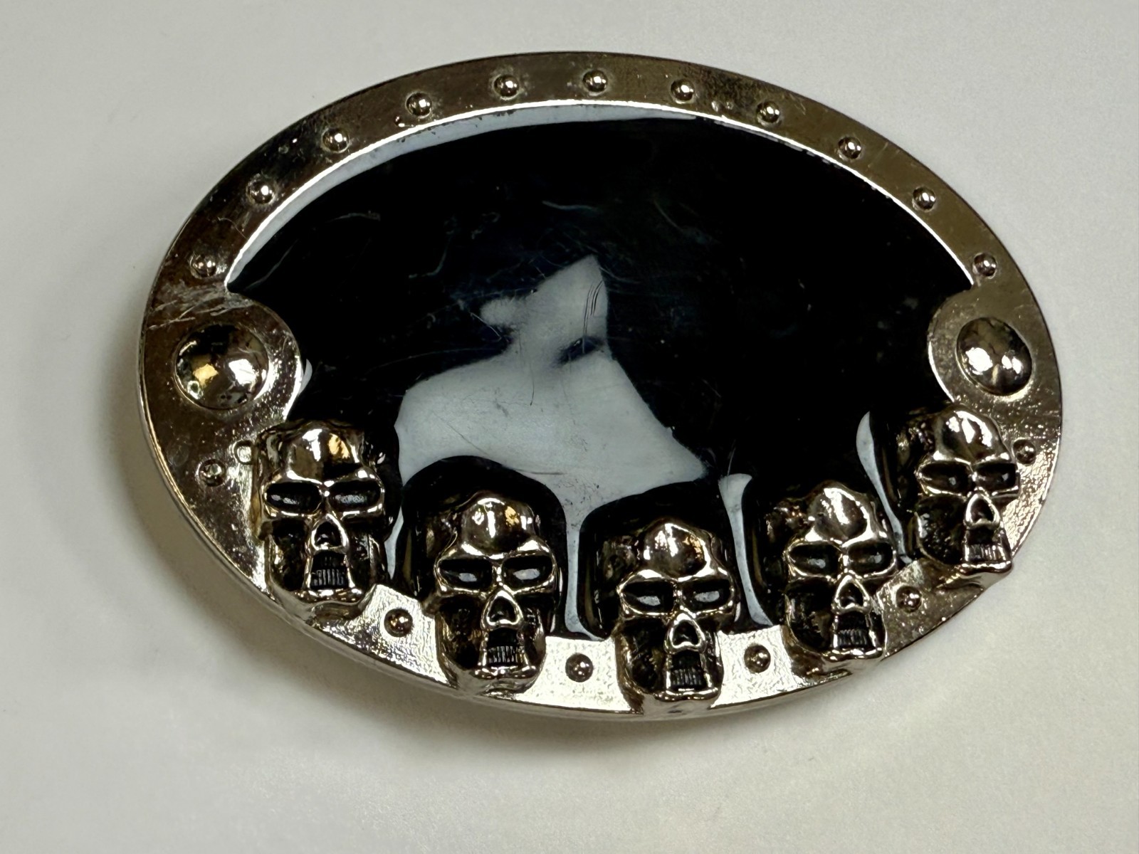 Creepy Five Skull&rsquo;s Head Black Enameled Halloween Gothic Punk Biker Belt Buckle
