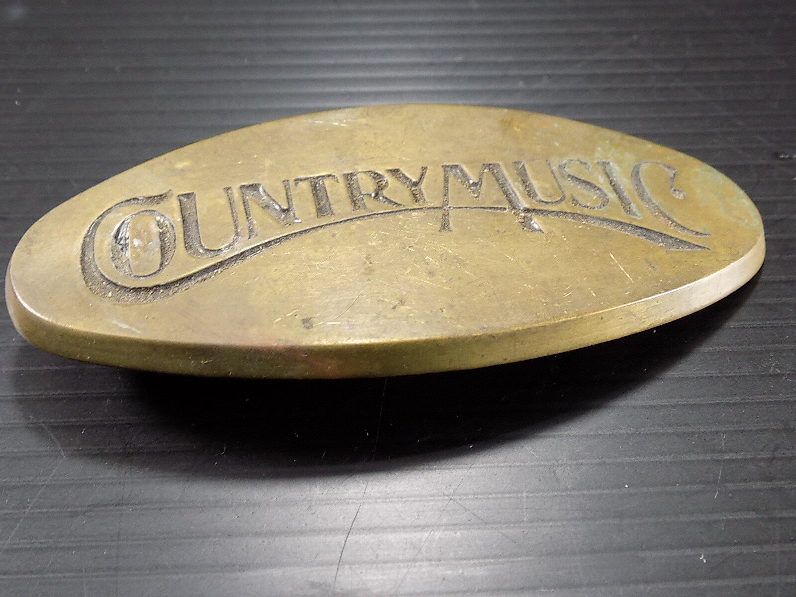 Vintage 4&Prime; Wide SOLID BRASS OVAL BELT BUCKLE « Country Music » BBB D-713