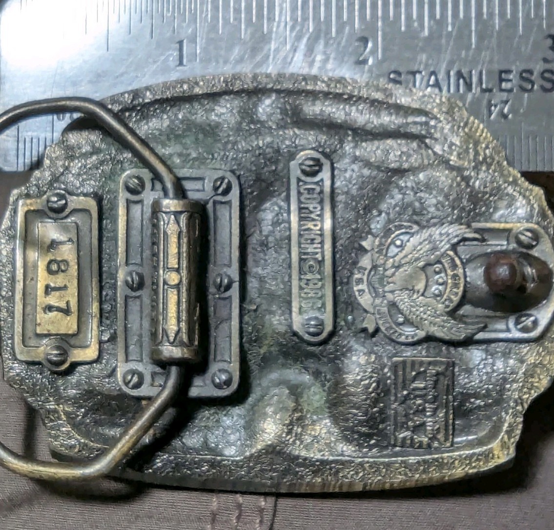 AMERICAN TRADITION HUNTING MADE IN USA BELT BUCKLE #1817 ENAMEL BRASS Free Ship