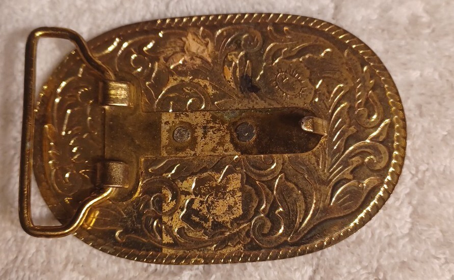 Pistol Guns on OVAL Belt Buckle Gold Metal Western Revolver 3.5” Long, 2.5 Wide