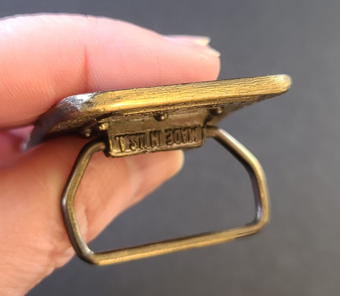 VTG 1983 UNION Carbide Co BELT BUCKLE – 3D Cutout Cat #9 Logo USA Bolt