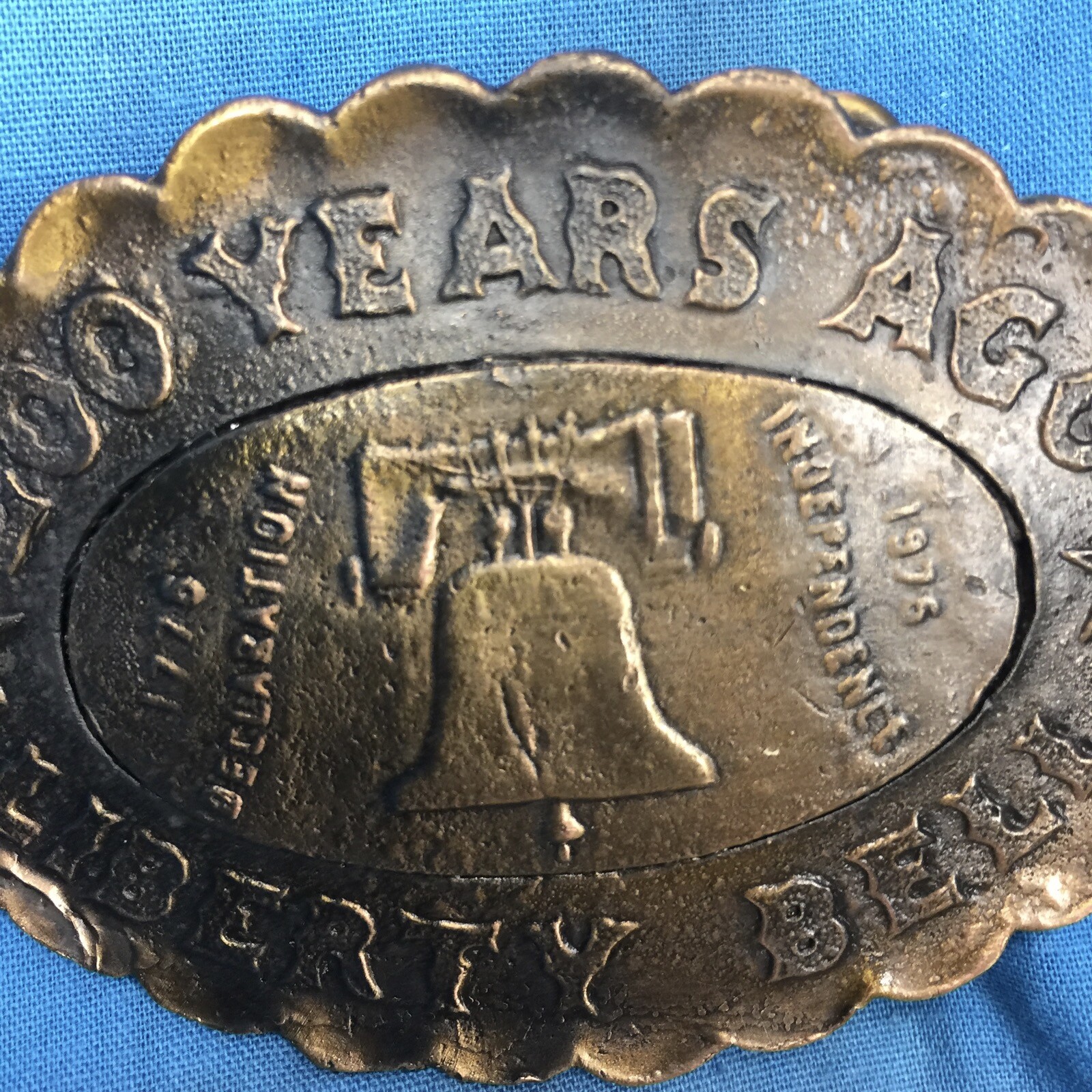 vtg 1976 LIBERTY BELL BICENTENNIAL 1776 BELT BUCKLE 70s philadelphia