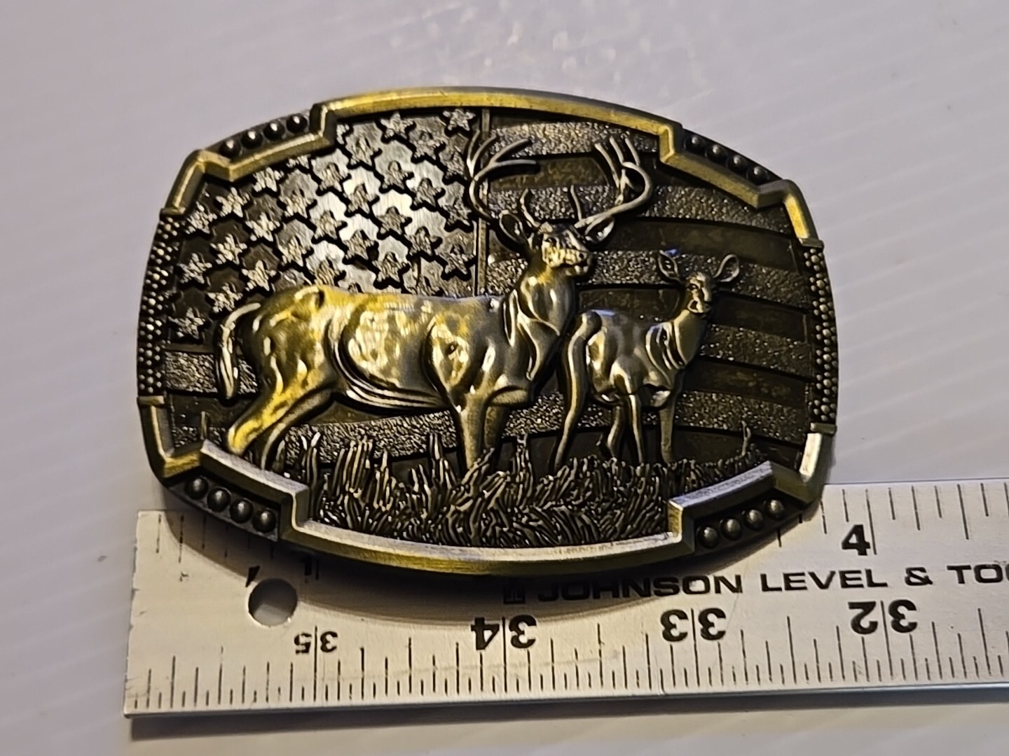 AMERICAN FLAG DEER HUNTING BUCK HUNTER Metal Belt Buckle (BRASS LOOKING)