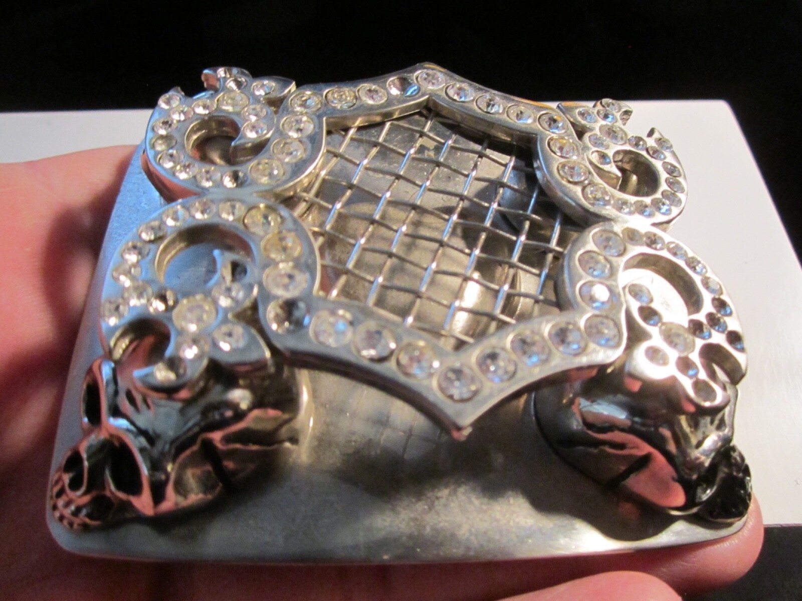 WASHED UP HOLLYWOOD BELT BUCKLE VERY LARGE SKULLS AND CRYSTALS DESIGN – GW-9