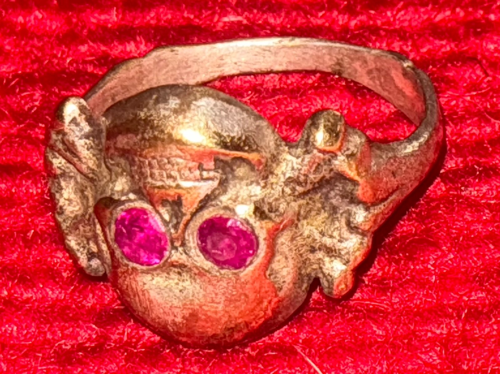 MEMONTO MORI – .925 Ring, Handmade, Eye Rubies! Size ~7.