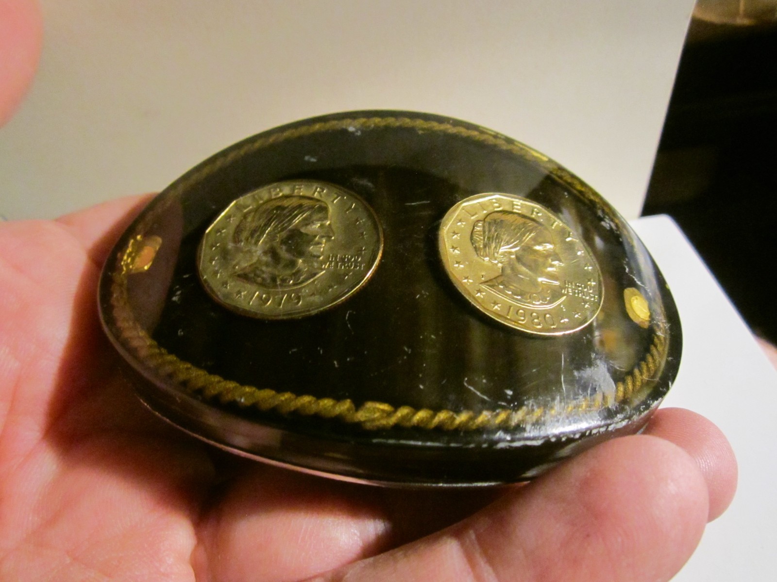 DOUBLE DOLLAR COIN BELT BUCKL 1979 AND 1980 LACQUER THICK BUCKLE – GW-26