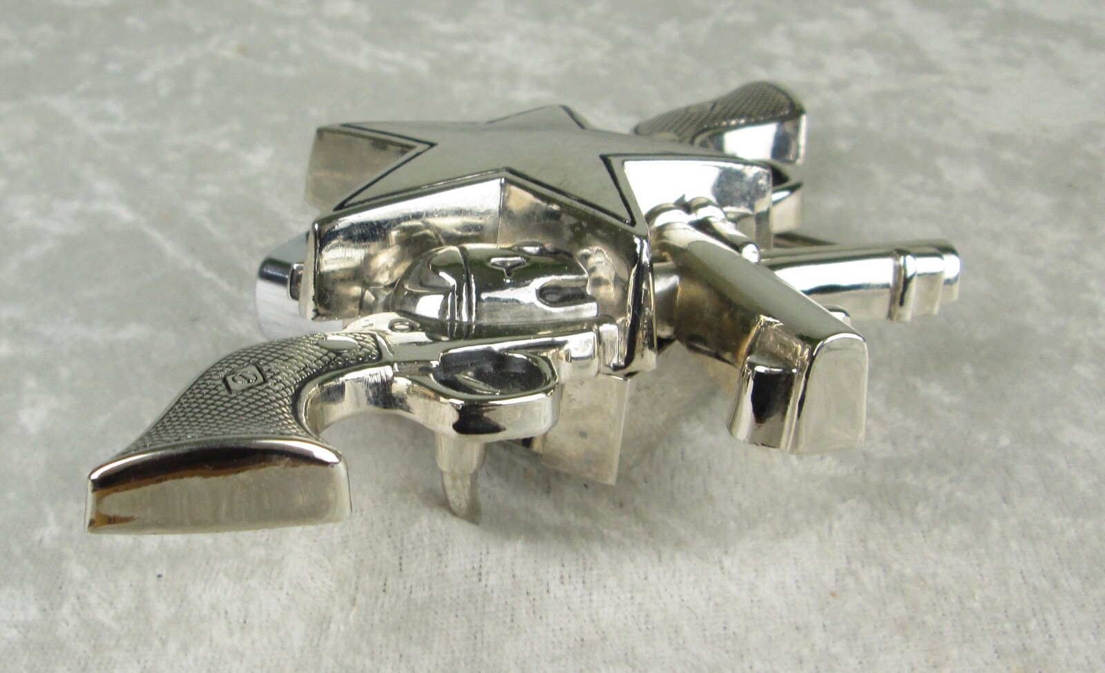 Rock Rebel 2 Revolvers 1 Star Belt Buckle Lighter Holder Pistols Buckle