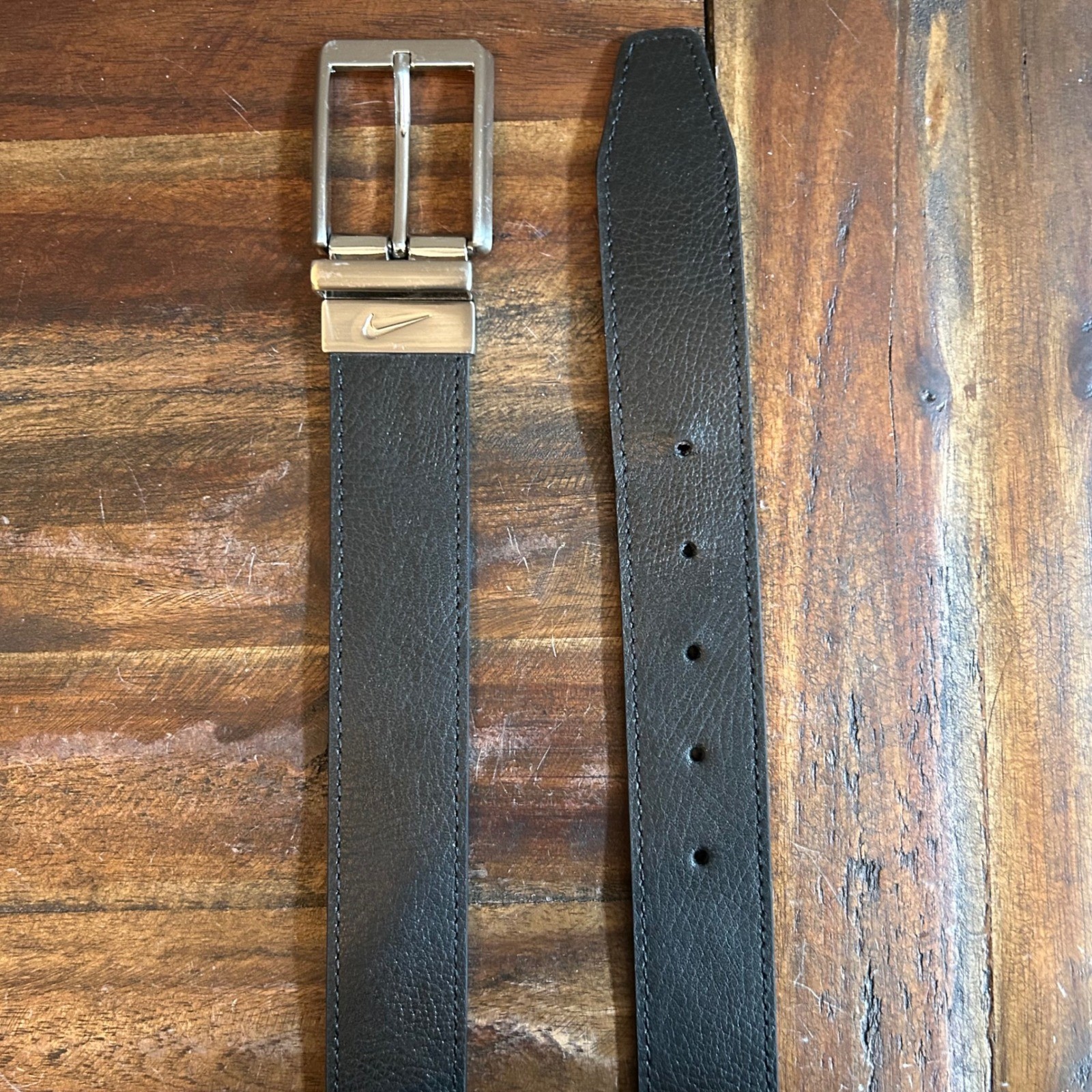 Nike Men&rsquo;s Leather Belt Size 40 Black/Brown Reversible Silver Buckle