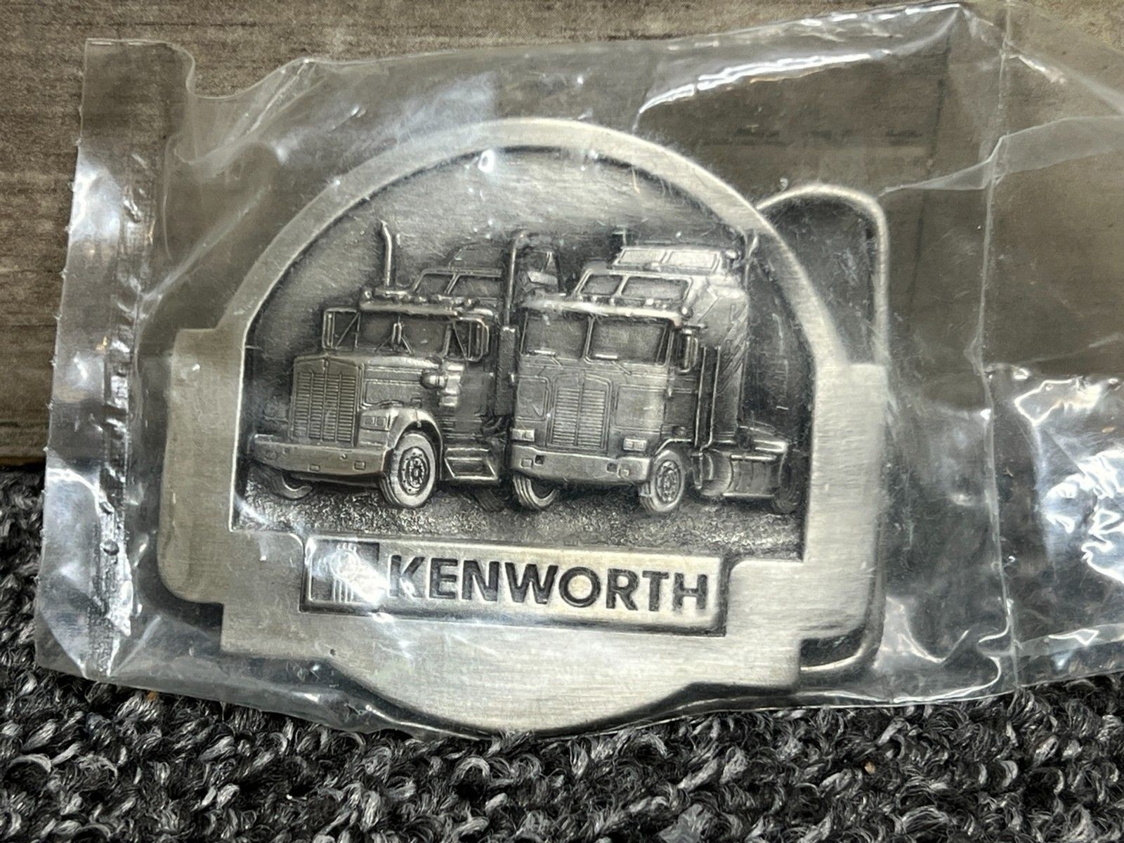 Kenworth Semi Truck Belt Buckle Tonkin USA C-42 – NOS Vintage 1985