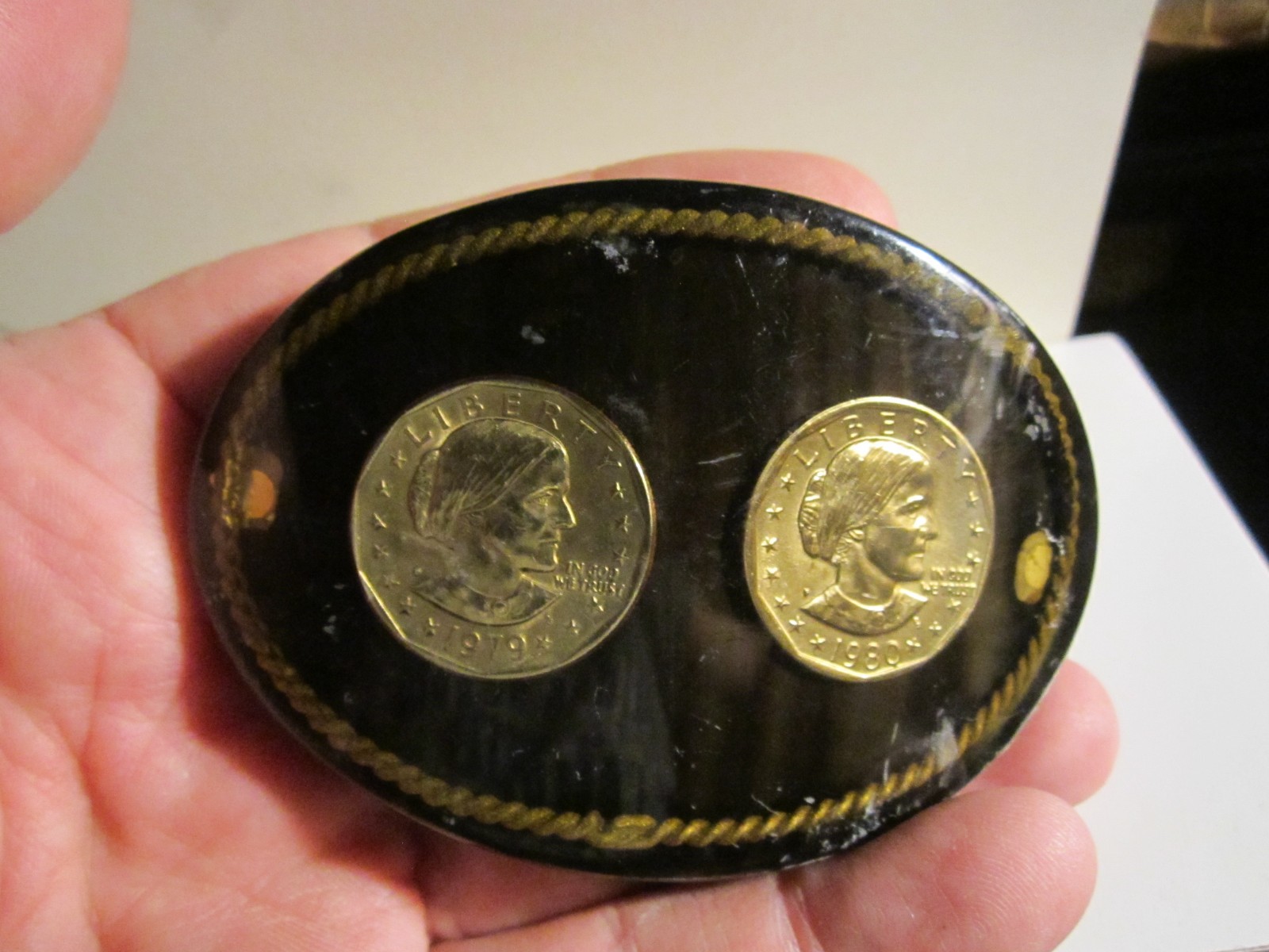 DOUBLE DOLLAR COIN BELT BUCKL 1979 AND 1980 LACQUER THICK BUCKLE – GW-26