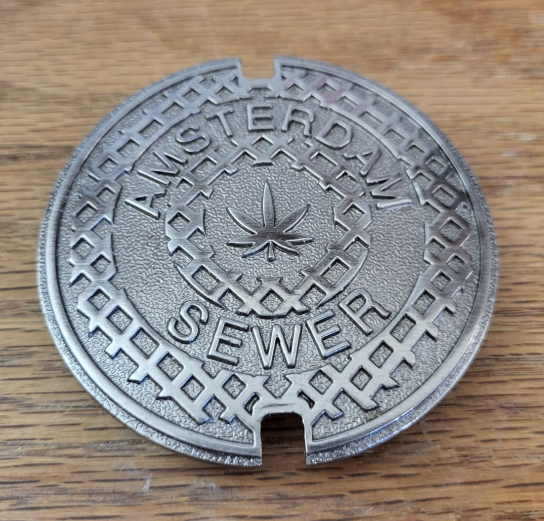 KALAN AMSTERDAM SEWER MANHOLE COVER PEWTER TONE BELT BUCKLE POT LEAF 3&Prime;