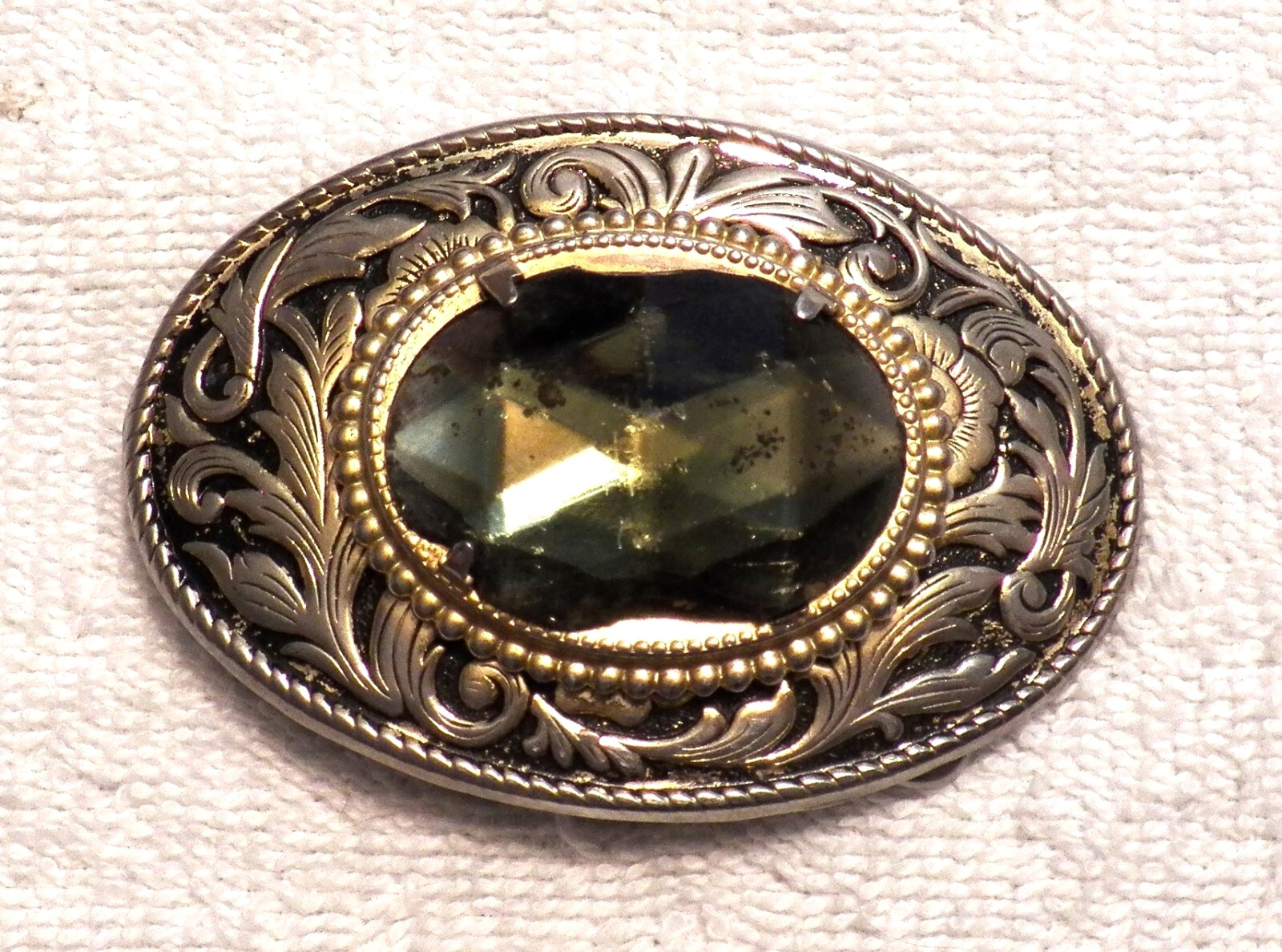 VINTAGE BELT BUCKLE UNIQUE OVAL DECORATIVE DESIGN COSTUME STONE GOLD TONE BB16