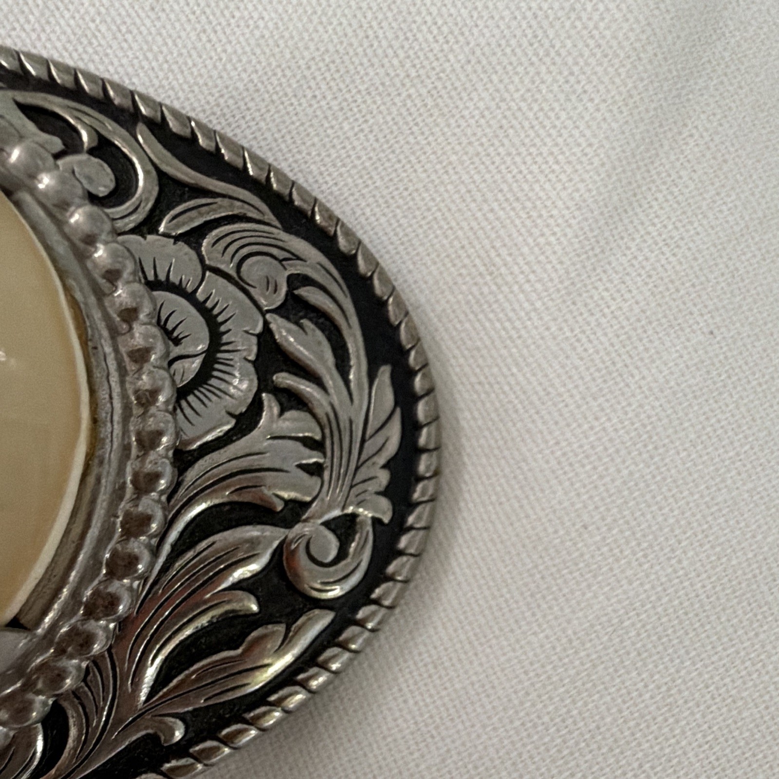 Men&rsquo;s Western Oval Scorpion Engraved Metal Belt Buckle Fits 1.5 in Belt