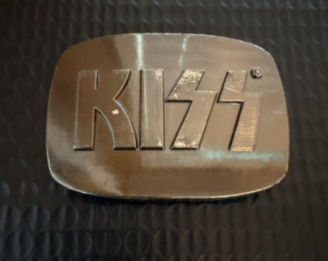 2008 KISS Logo Metal Belt Buckle In Joint Distribution With Signatures Network
