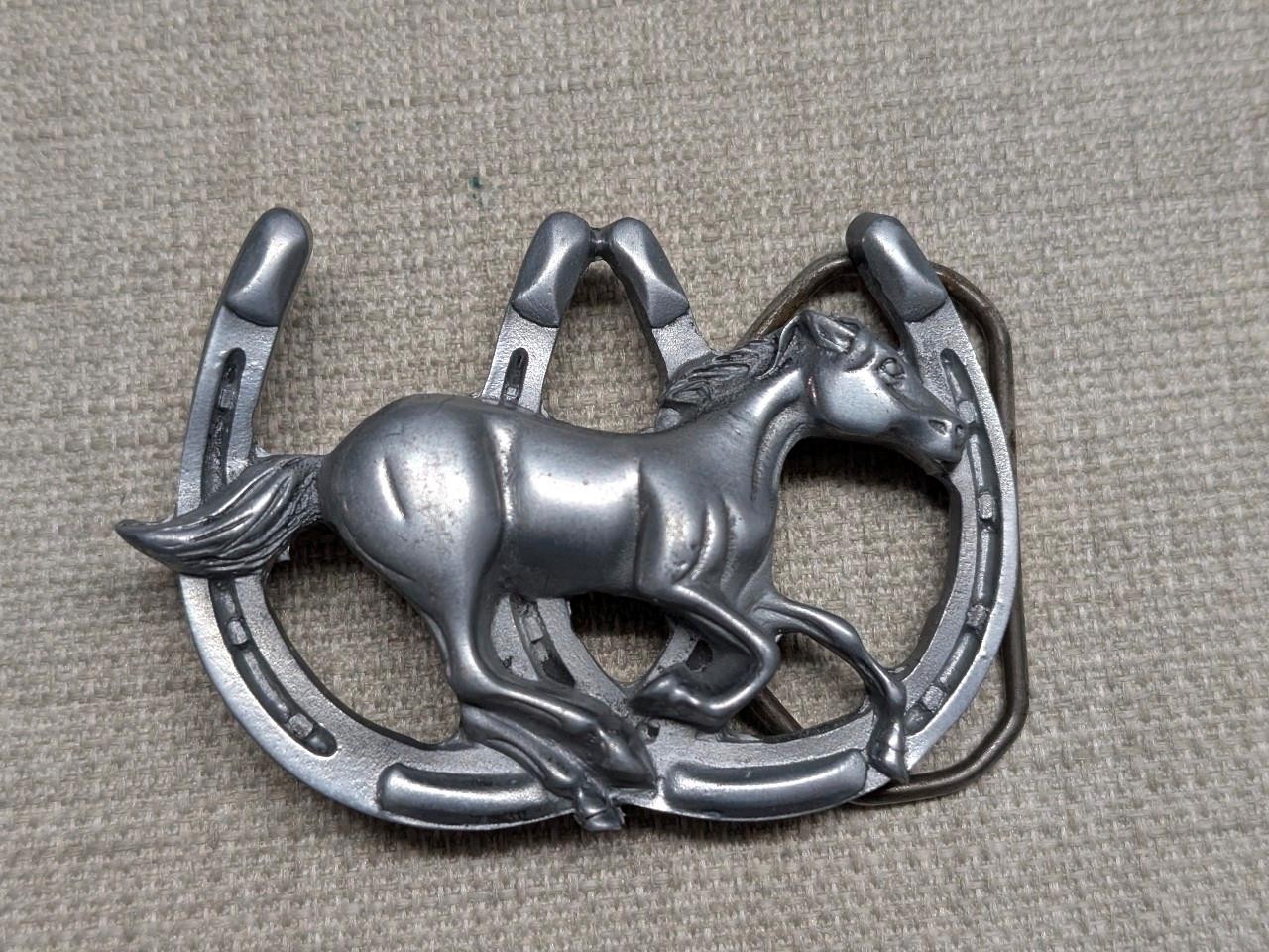 vintage HORSE belt buckle HORSESHOES cowboy WESTERN mustang PEWTER rodeo