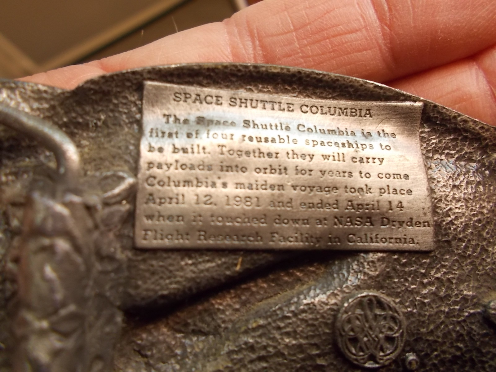 N/M CONDITION 1982 BERGAMOT BELT BUCKLE « THE SPACE SHUTTLE COLUMBIA », COLORED