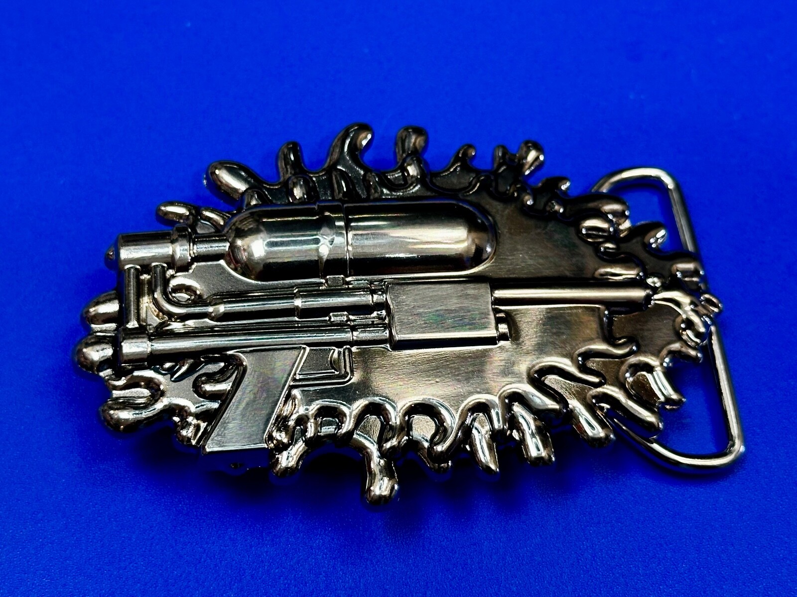 Water Squirt Gun – Alien Martian Shooter! Silver color 2005 SMC Gun Belt Buckle