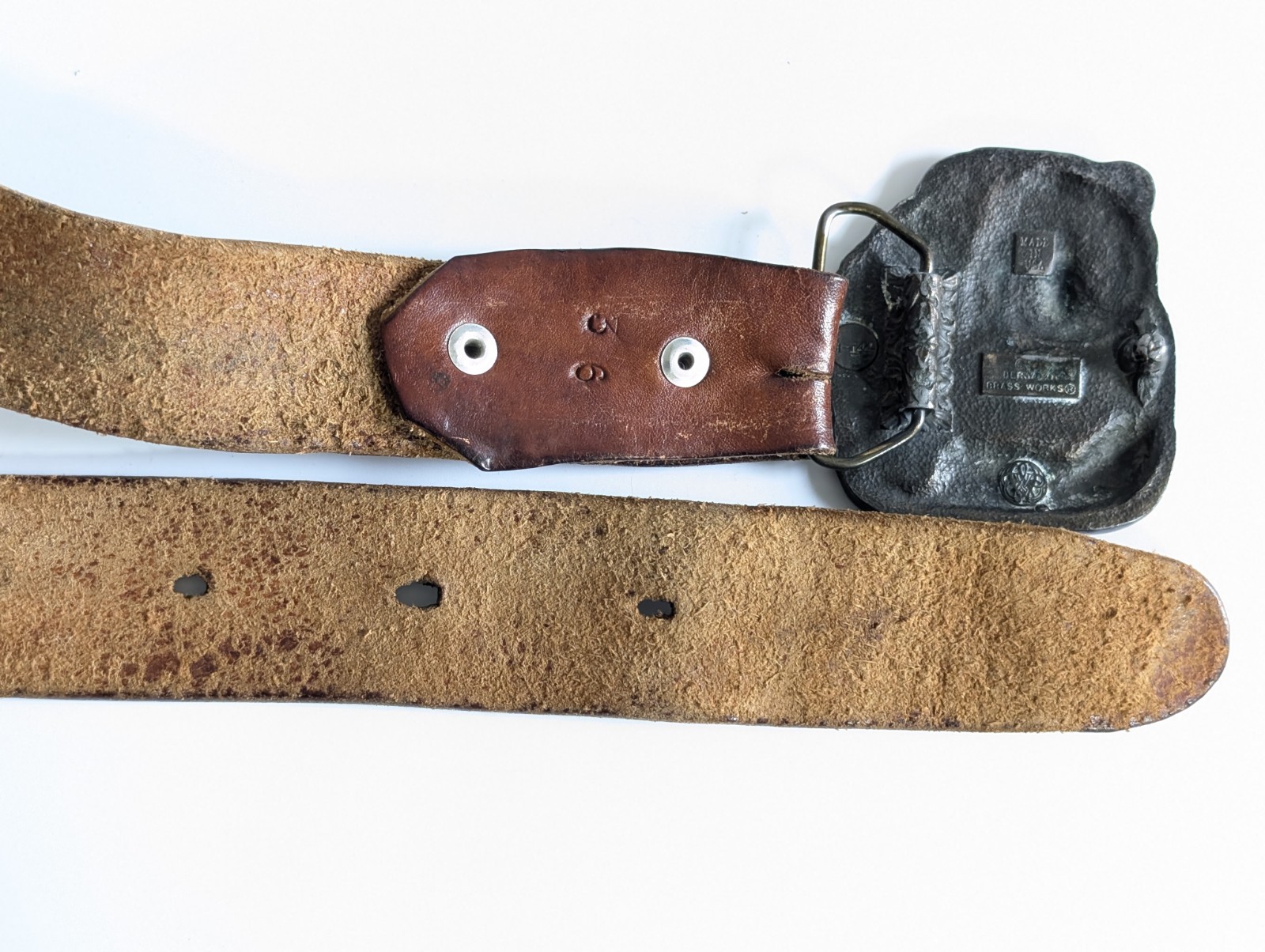 1978 Bergamot Bear in Stream w Fish, Solid Brass Belt Buckle w Leather Belt 36&Prime;