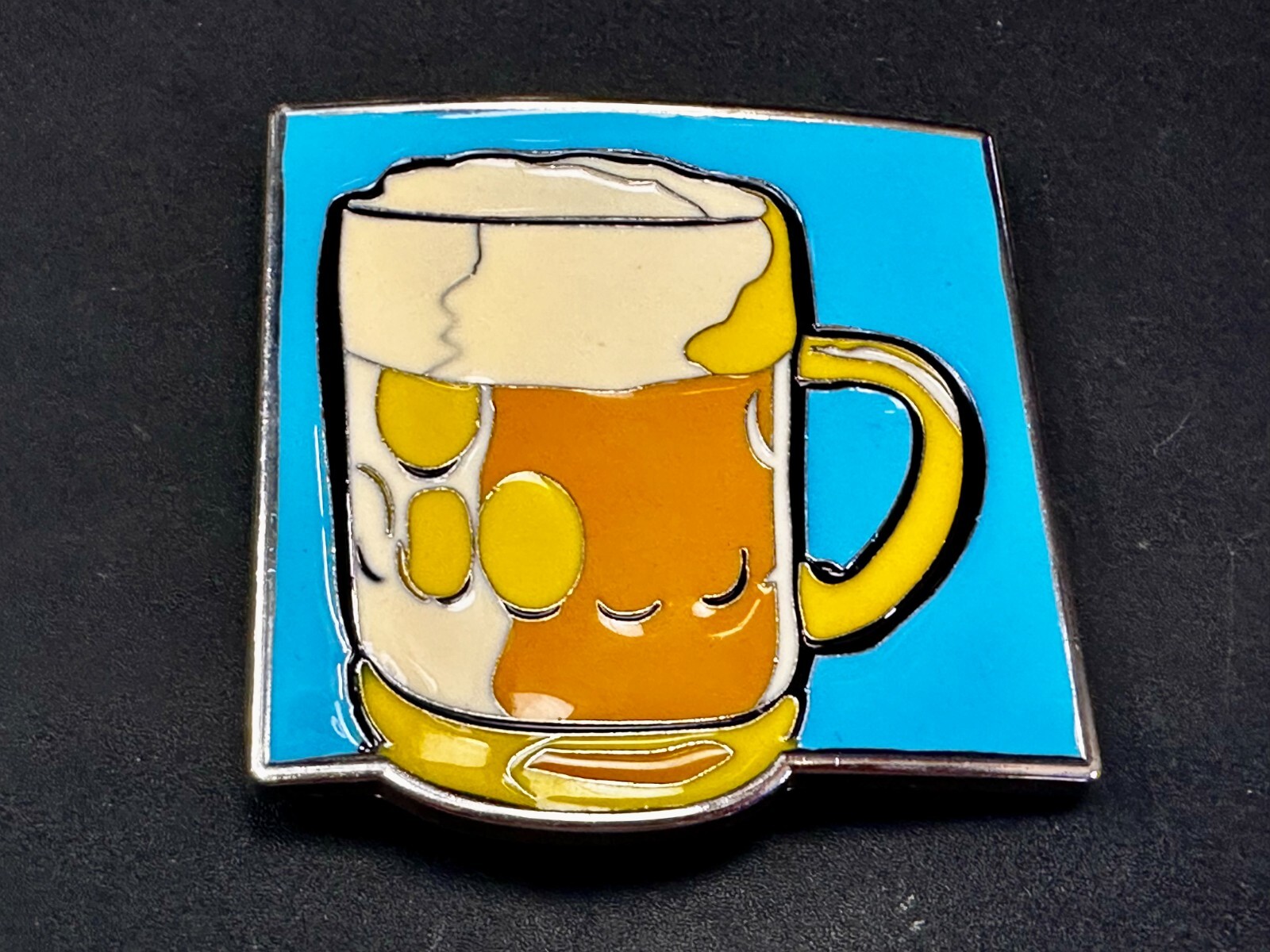 Drinking Glass Beer Mug Overflowing Beer Novelty Bar Gag Gift Belt Buckle