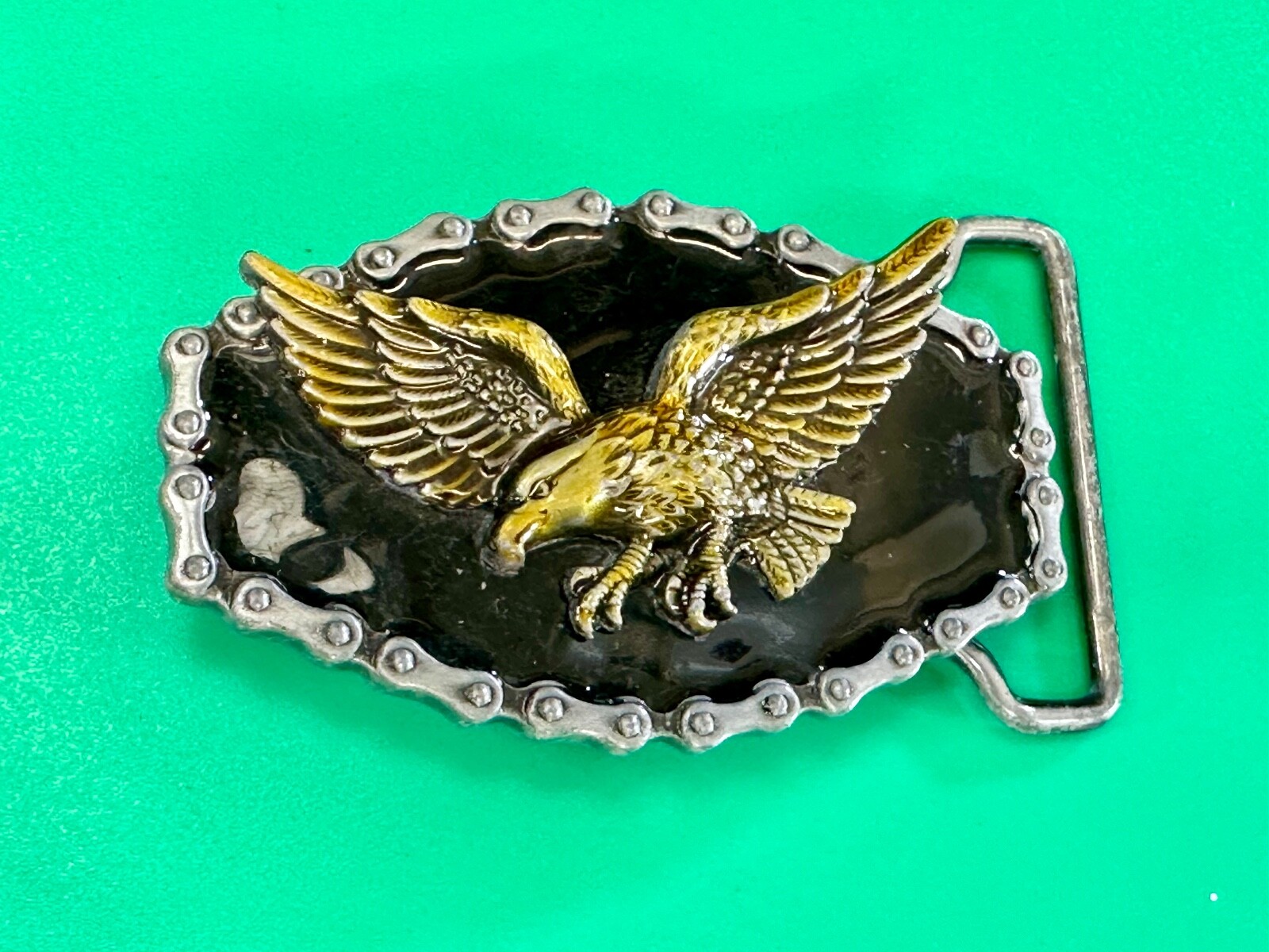 Bikers Patriotic American Eagle Flying Hunting Vtg. belt buckle w/ chain boarder