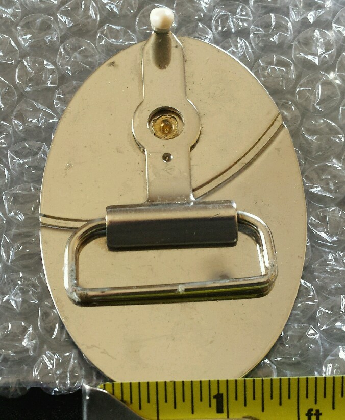 SIMPLE SHINY SILVER TONED OVAL WESTERN BELT BUCKLE WITH A 3D GOLD COLORED HORSE