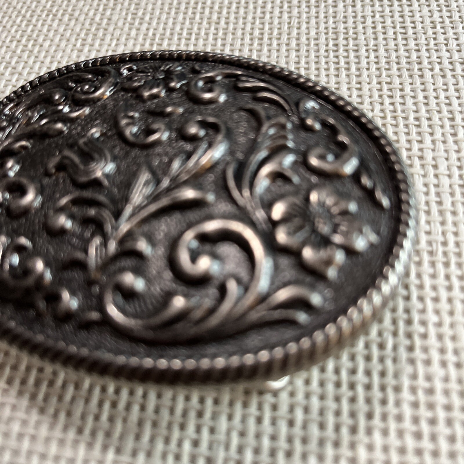 VTG Ornate Silver Pewter-toned Belt Buckle Raised Flower Filigree Scrollwork EUC