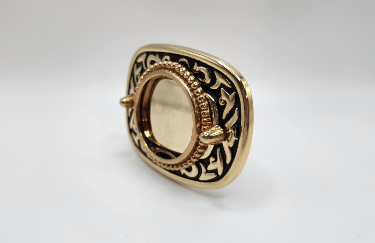 VINTAGE BELT BUCKLE – GEMSTONE NEEDED FOR CENTER Black and Goldtone Buckle
