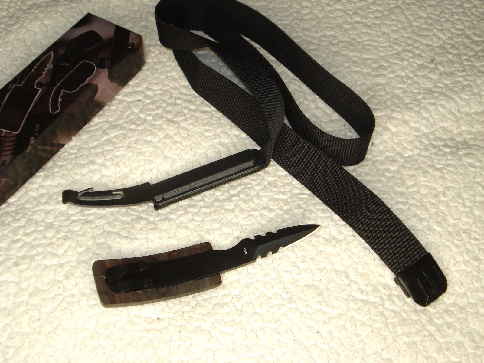 48 inch BELT with BUCKLE KNIFE Wood Grain Handle 3.25 In Saw Tooth Dagger Blade