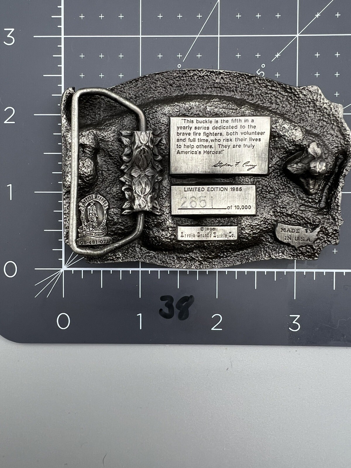 Vintage American Fire Fighter 1986 Commemorative Belt Buckle (38)
