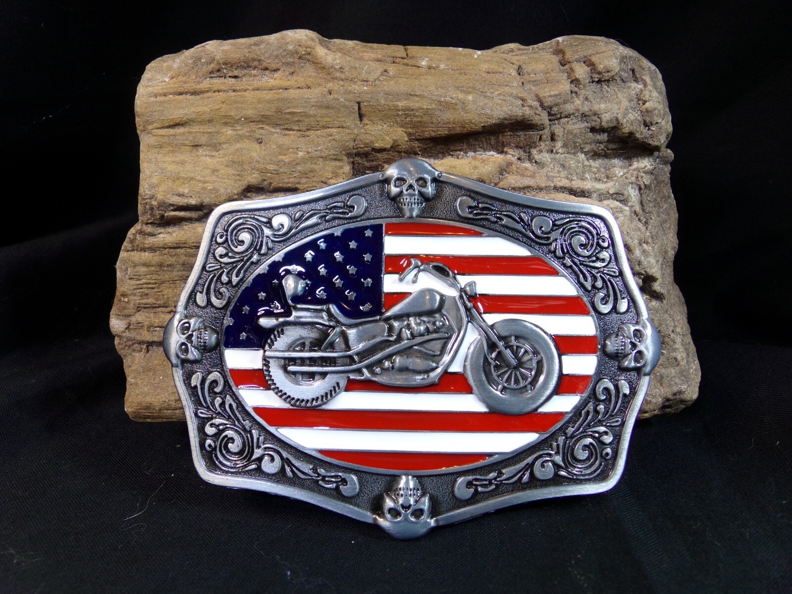 Motorcycle Belt Buckle with the American Flag & 4 Skulls in the middle & ends.